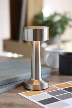 Logo trade firmakingid foto: HIERLUZ laetav rauast laualamp